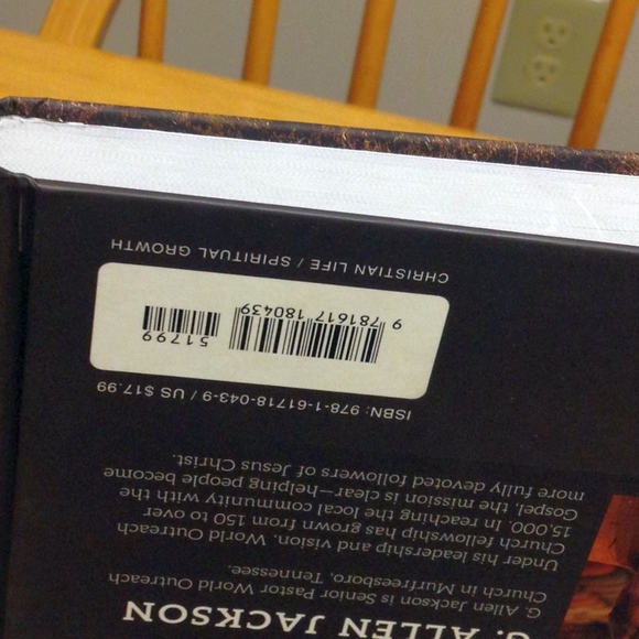 Christian Life / Spiritual Growth  - Turn up the Light One-Year Devotional - Picture 7 of 7